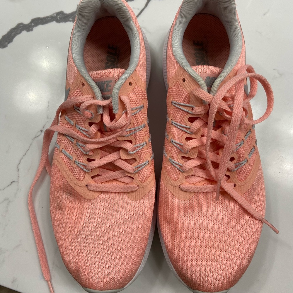 EUC Nike Run Swift Sneakers